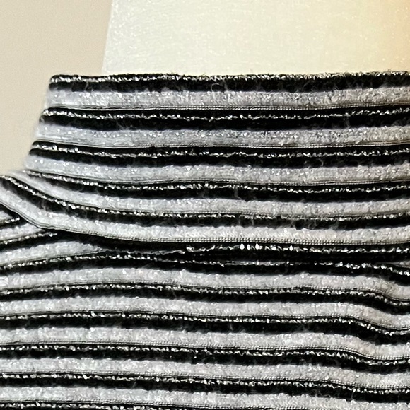 Frank Lyman Sleeveless striped turtle neck top - Picture 2 of 5